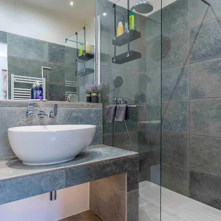 Beautiful Provencal Apartment, Fully Equipped, 300m Away - Fontaine 3