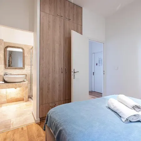 Beautiful Provencal Apartment, Fully Equipped, 300m Away - Fontaine 3 *